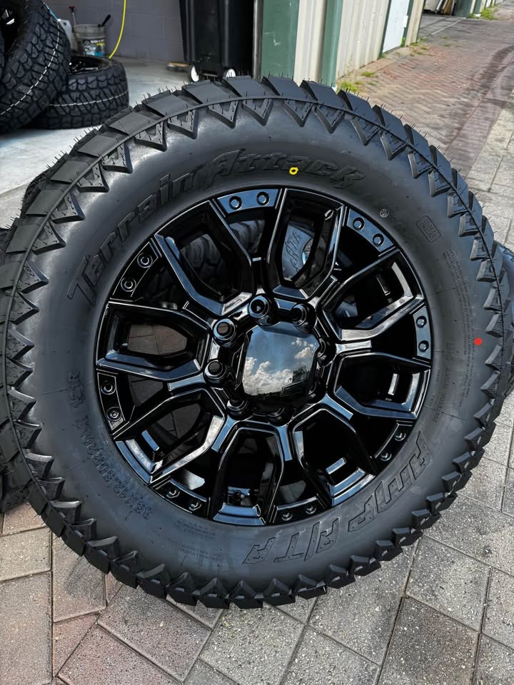 BRAND NEW | 35" AMP TIRES | 35/12.50/20